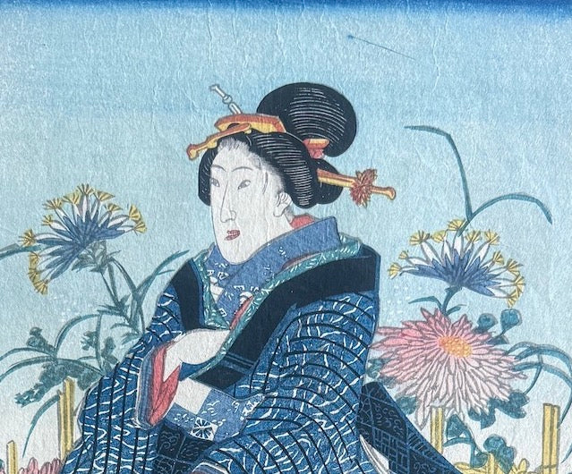 Yoshifuji Utagawa : jeune beauté aux chrysanthèmes