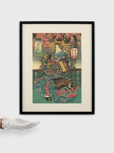 estampe japonaise ukiyo-e représentant une bijin, jeune beauté japonaise se promenant