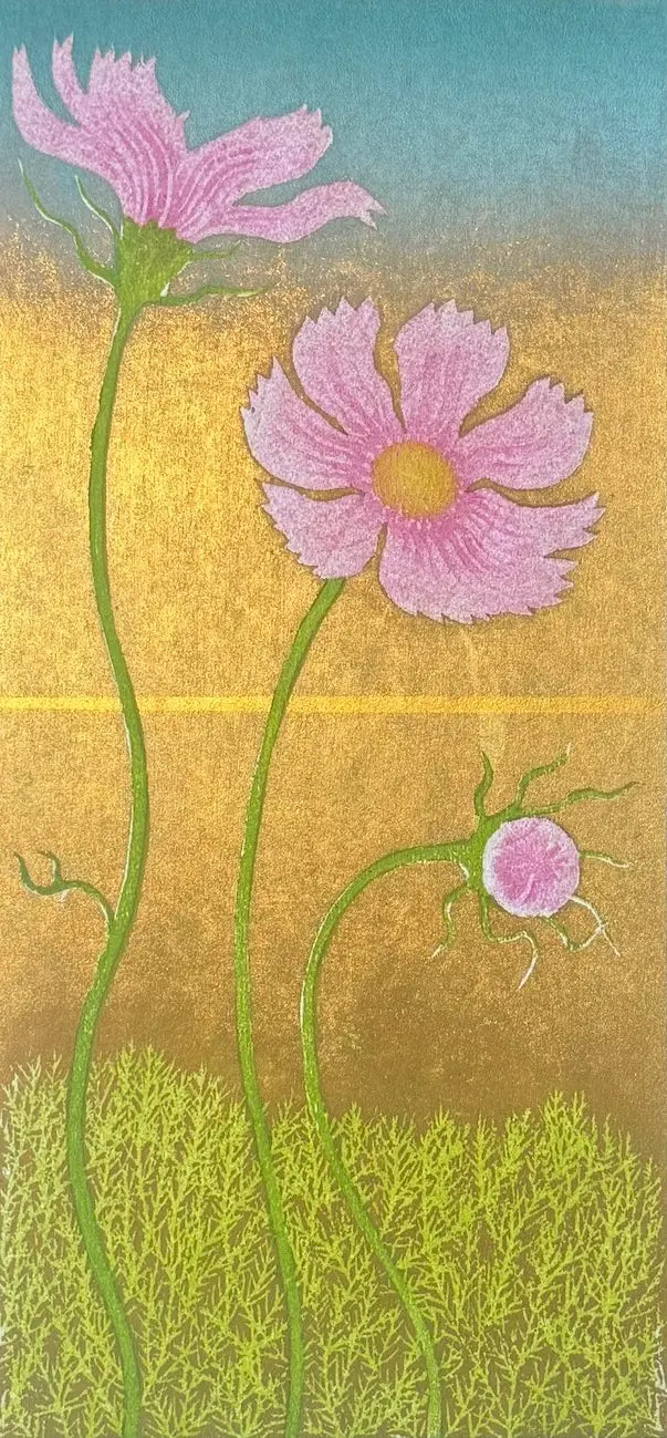 estampe japonaise originale de Takashi Hirose représentant des fleurs de cosmos sur un fond doré cuivré
