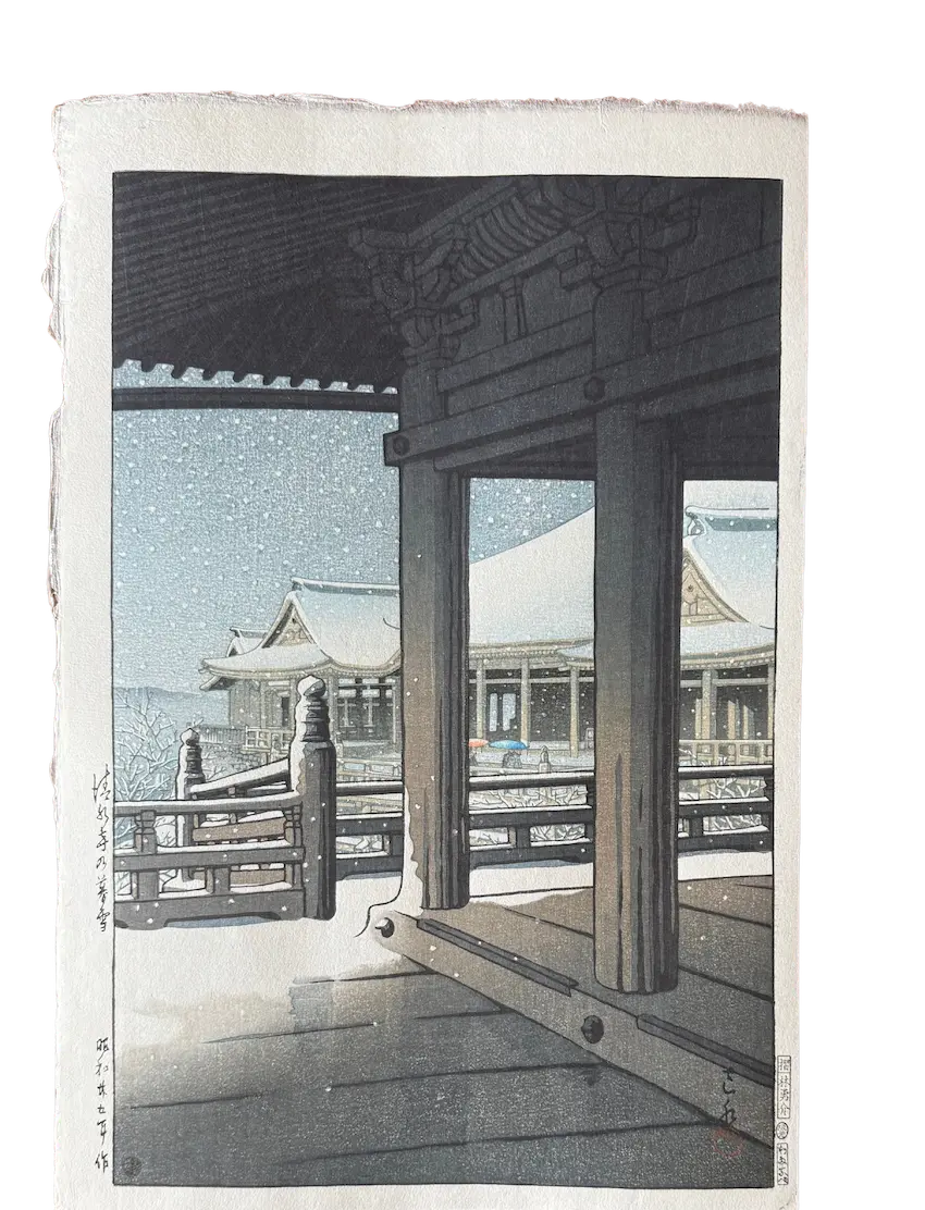 Estampe de Kawase Hasui montrant le temple Kiyomizu-dera à Kyoto sous la neige, vue depuis la terrasse en bois, édition Watanabe
