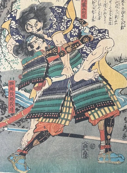 Estampe japonaise ukiyo-e d'Utagawa Sadahide (1865) montrant les samouraïs Saito Naito et Horio Mokusuke luttant debout près d'une rivière, l'un passant la jambe sur l'autre.